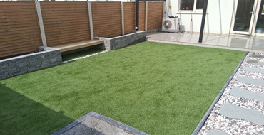 Seating area & Flowerbeds